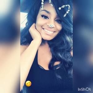 Meet your Posher, Raeia